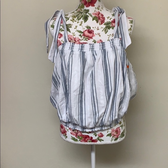 Universal Thread Tops - Cute Blue/white striped crop top Size XXL NWT